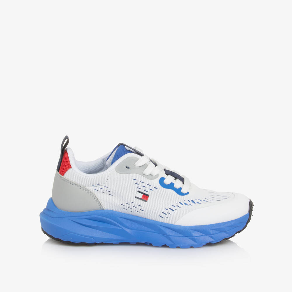 Tommy Hilfiger-حذاء رياضي بأربطة لون أبيض وأزرق للأولاد | Childrensalon