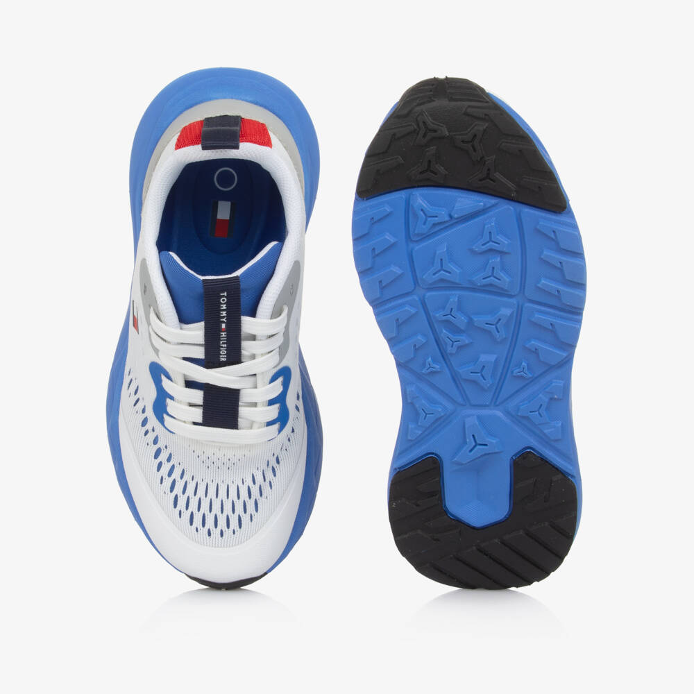 Tommy Hilfiger-حذاء رياضي بأربطة لون أبيض وأزرق للأولاد | Childrensalon