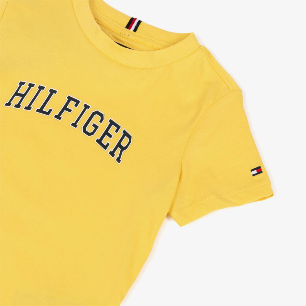 Tommy Hilfiger-Футболка жёлтая из хлопка с логотипом колледжа для мальчиков | Childrensalon