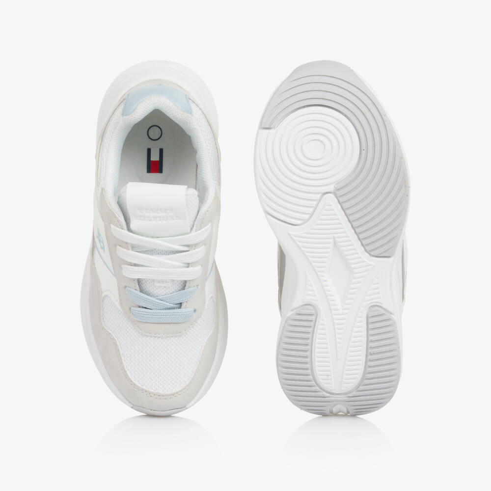 Tommy Hilfiger-حذاء رياضي مزين بالدانتيل لون أبيض ورمادي للبنات | Childrensalon