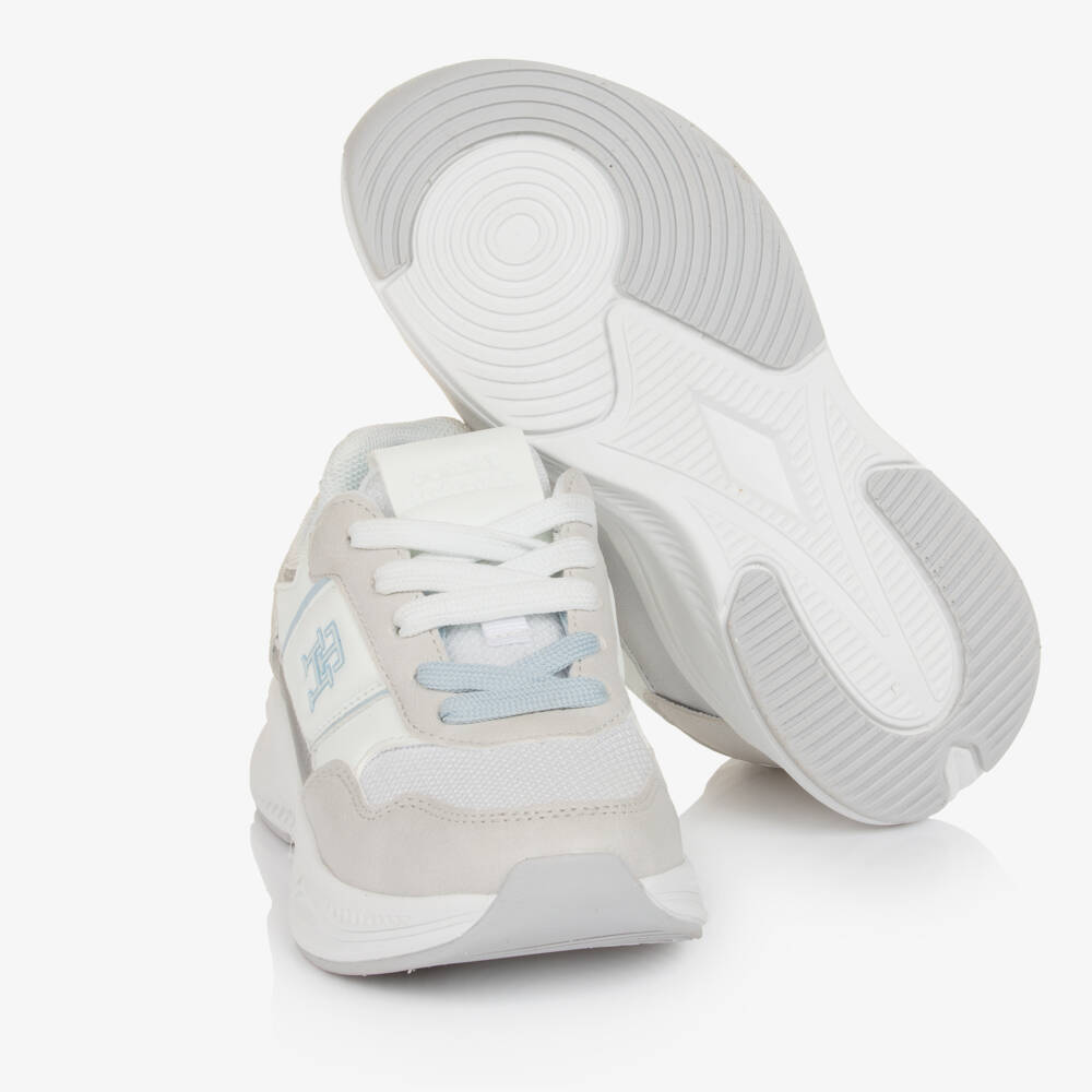 Tommy Hilfiger-حذاء رياضي مزين بالدانتيل لون أبيض ورمادي للبنات | Childrensalon