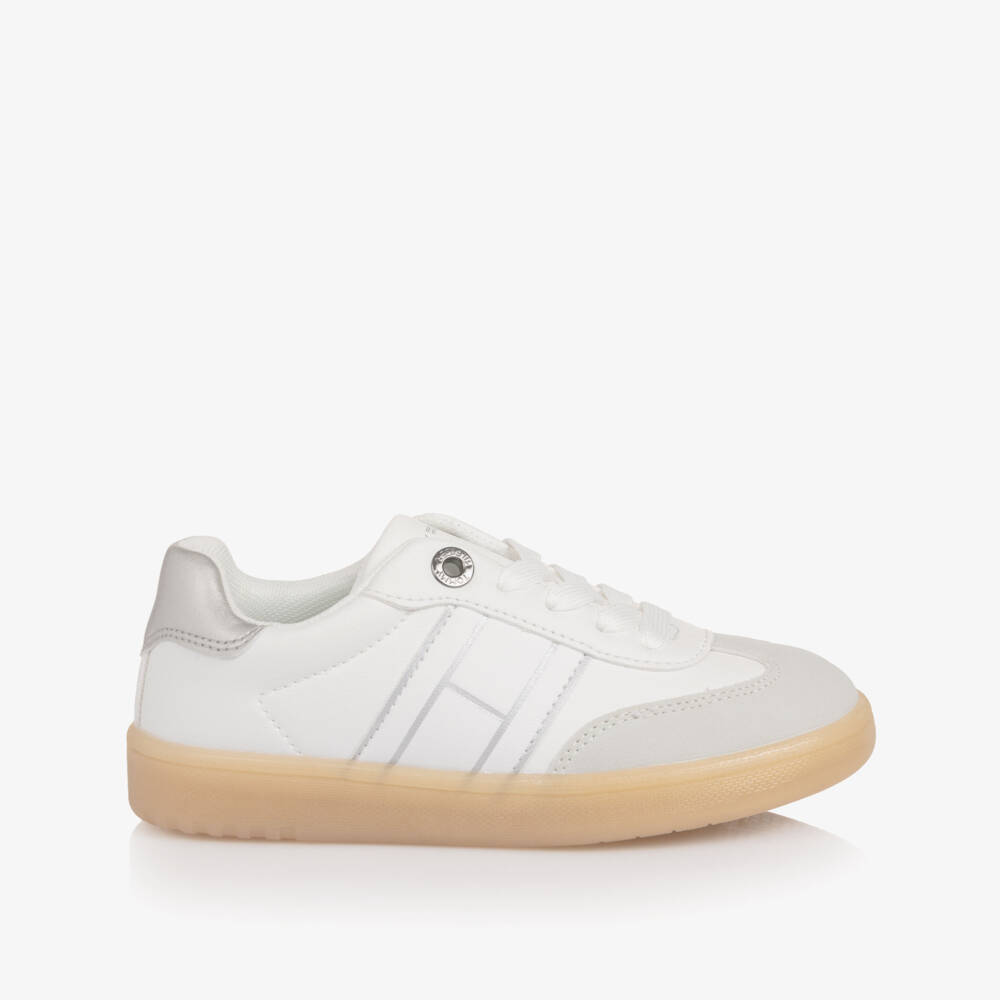 Tommy Hilfiger-Кроссовки белые с серебристой отделкой на шнуровке для девочек | Childrensalon