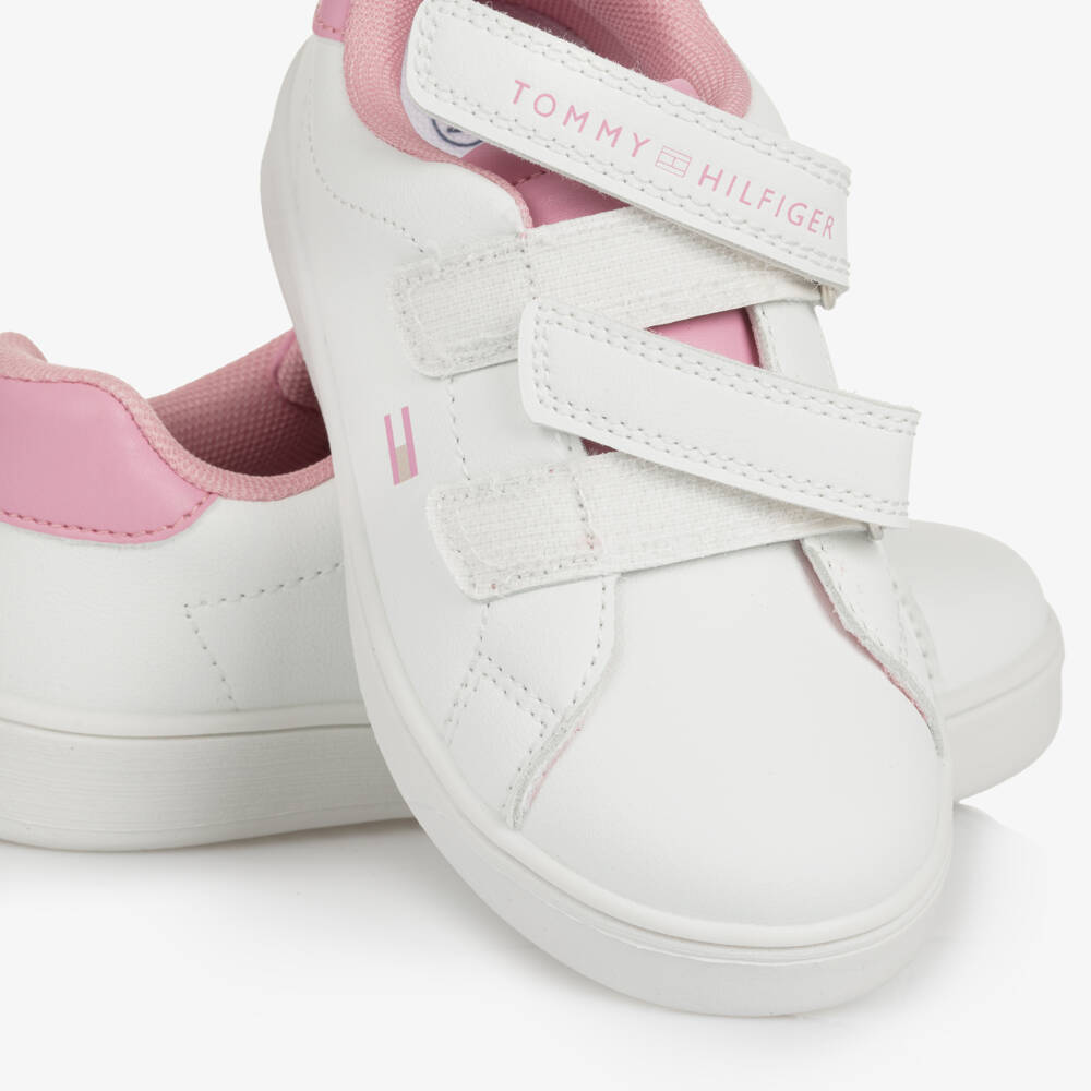 Tommy Hilfiger-حذاء رياضي جلد صناعي لون أبيض وزهري للبنات | Childrensalon