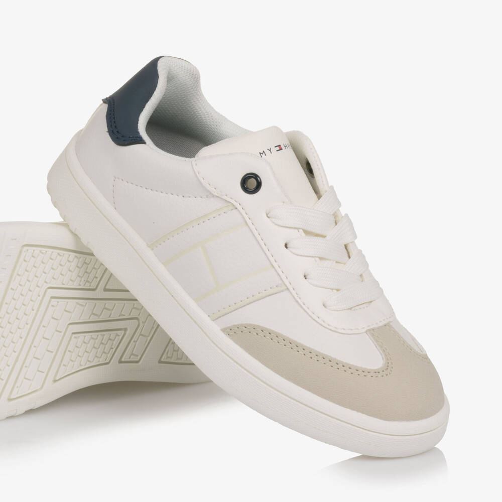 Tommy Hilfiger-Кроссовки белые из искусственной кожи на шнуровке с контрастной отделкой | Childrensalon