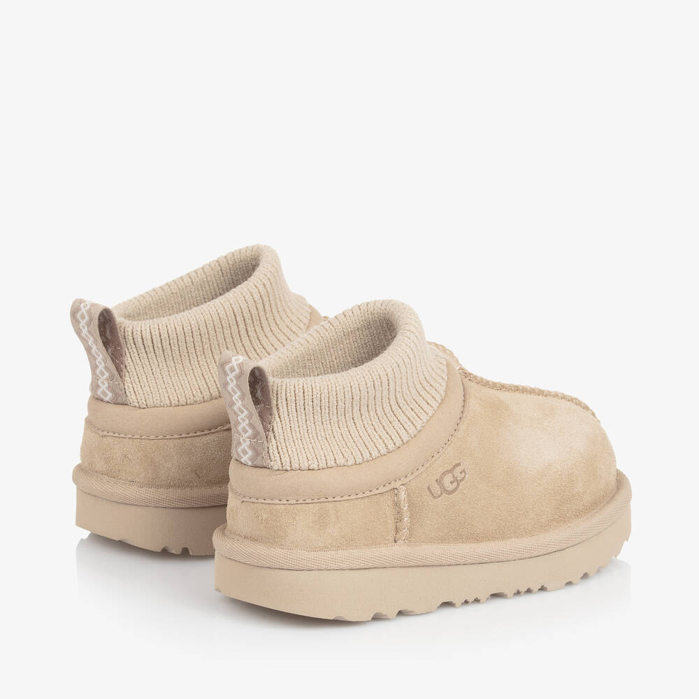 UGG-بوت كلاسيك جلد شامواه لون بيج للأطفال | Childrensalon