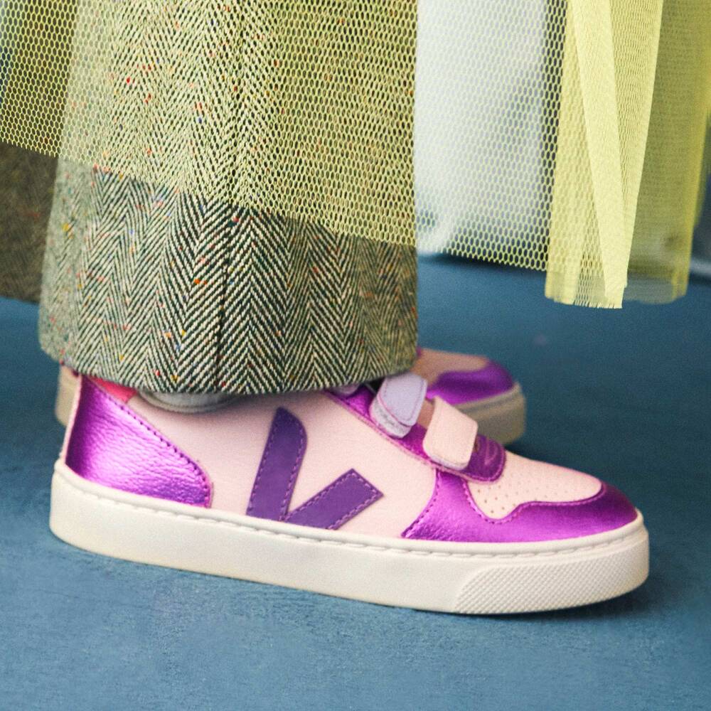 VEJA-حذاء رياضي V-10 جلد لون بنفسجي وزهري فاتح للبنات | Childrensalon