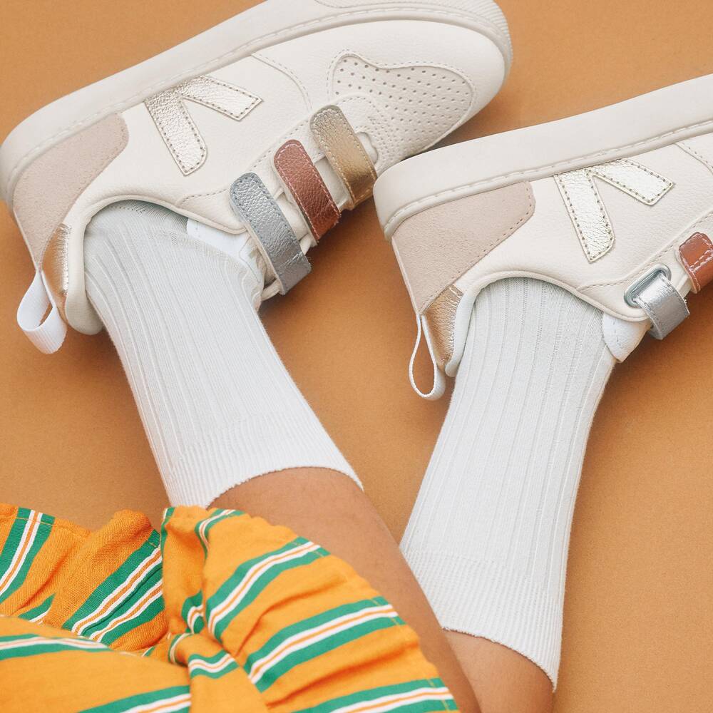 VEJA-Girls White & Metallic Gold Leather V-10 Trainers | Childrensalon