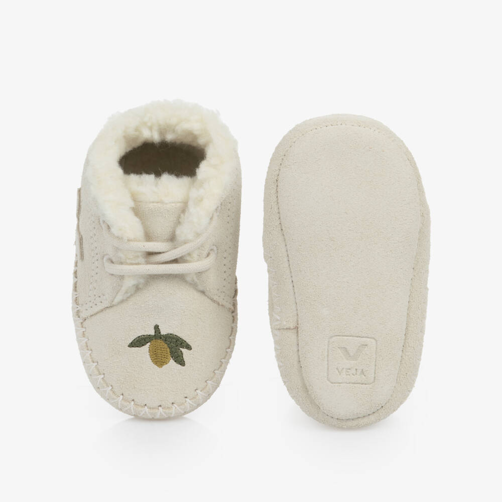 VEJA-Ivory Konges Sløjd Pre-Walkers in Suede Leather | Childrensalon