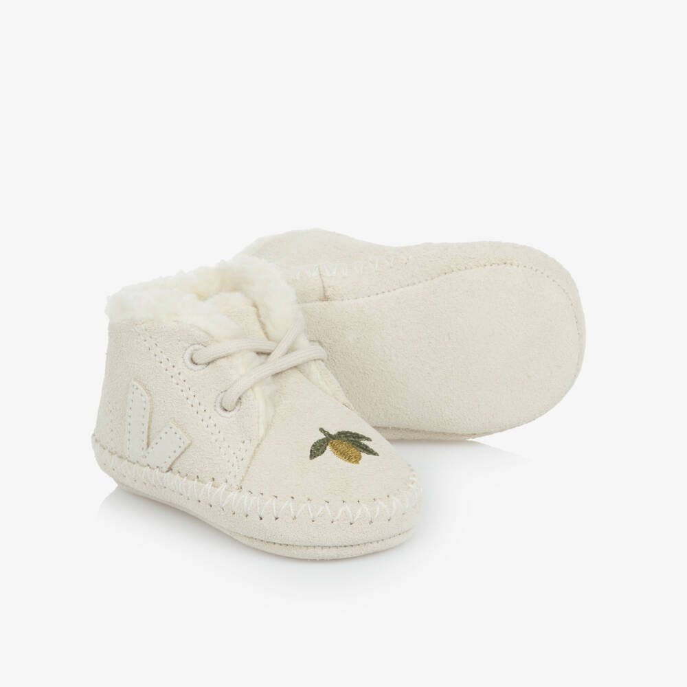 VEJA-Ivory Konges Sløjd Pre-Walkers in Suede Leather | Childrensalon