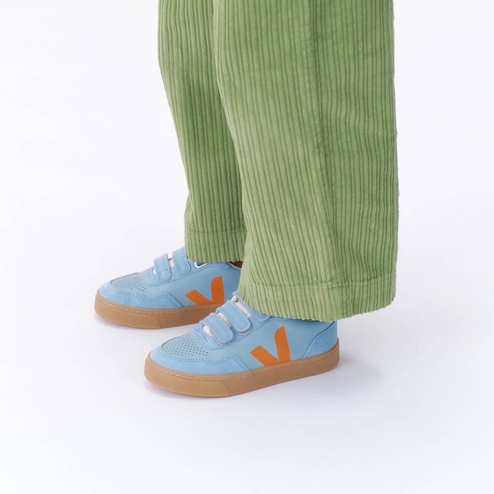 VEJA-Pale Blue V-90 Leather Velcro Trainers | Childrensalon