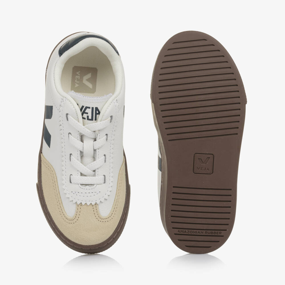 VEJA-Кроссовки Volley кожаные бело-бежевые и чёрные | Childrensalon