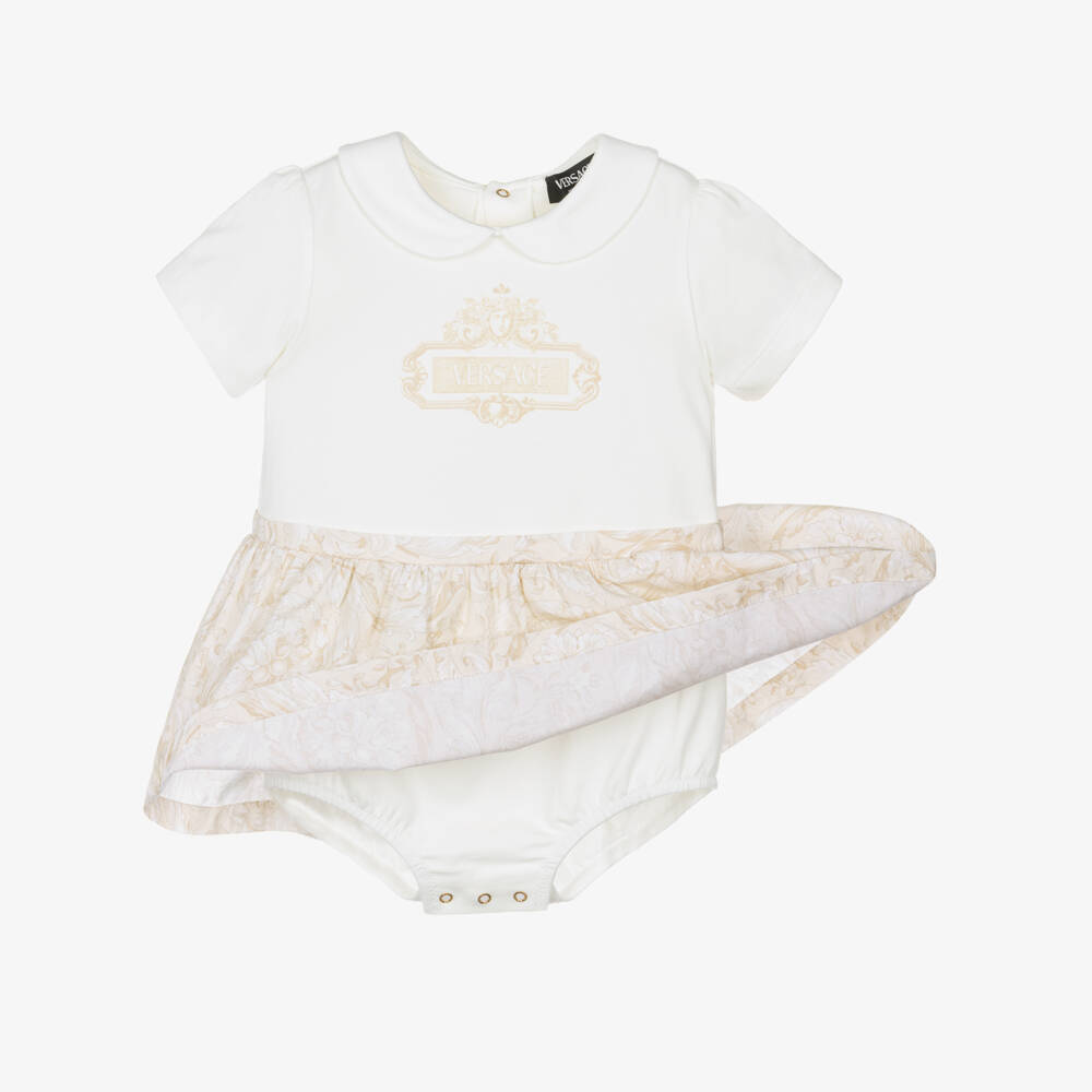 Versace-فستان قطن لون بيج بطبعة باروكو بنات رضع | Childrensalon