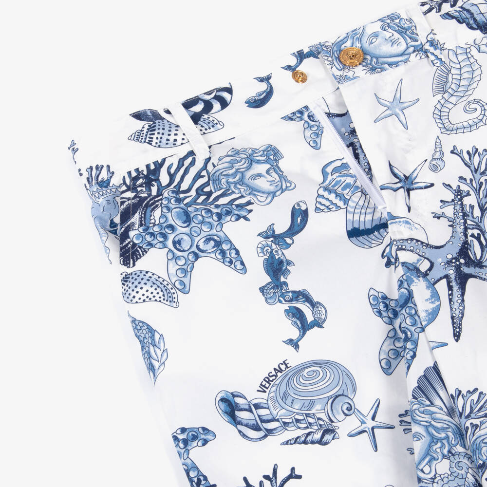 Versace-Шорты бело-синие из хлопка Coral Theatre для мальчиков | Childrensalon