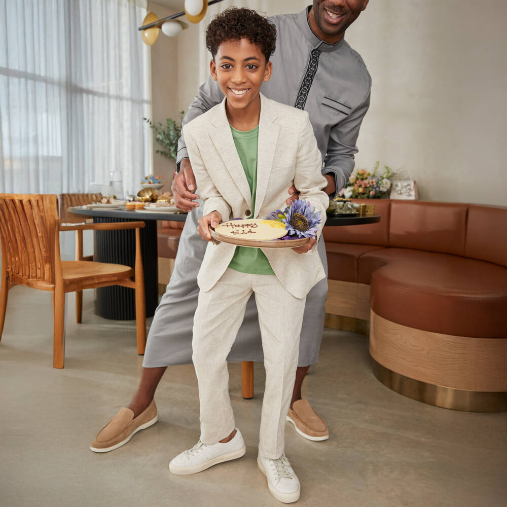 Versace-تيشيرت قطن بشعار ميدوسا ذهبي لون أخضر للأولاد | Childrensalon