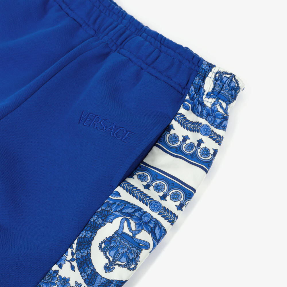 Versace-بنطلون رياضي بتقليم باروكو قطن لون أزرق  | Childrensalon
