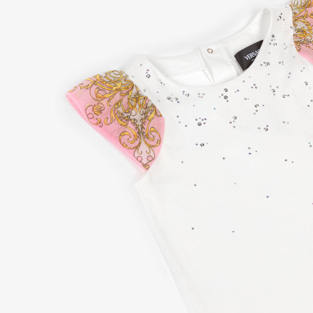 Versace-Футболка белая с блестящими стразами и рукавами Барокко для девочек | Childrensalon
