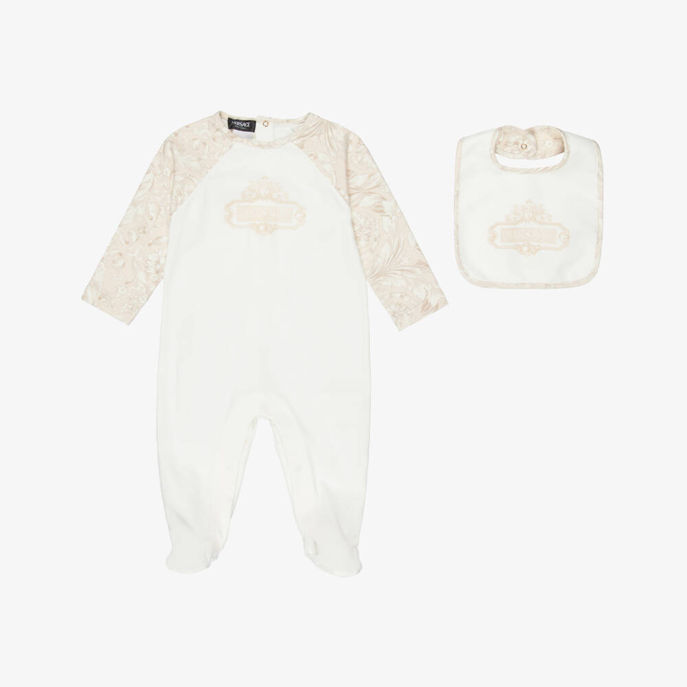 Versace-Комплект с комбинезоном кремово-бежевый хлопковый Whisper Barocco для малышей | Childrensalon