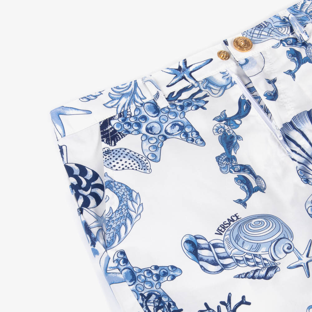 Versace-Шорты сине-белые из хлопка с принтом Coral Theatre для мальчиков | Childrensalon