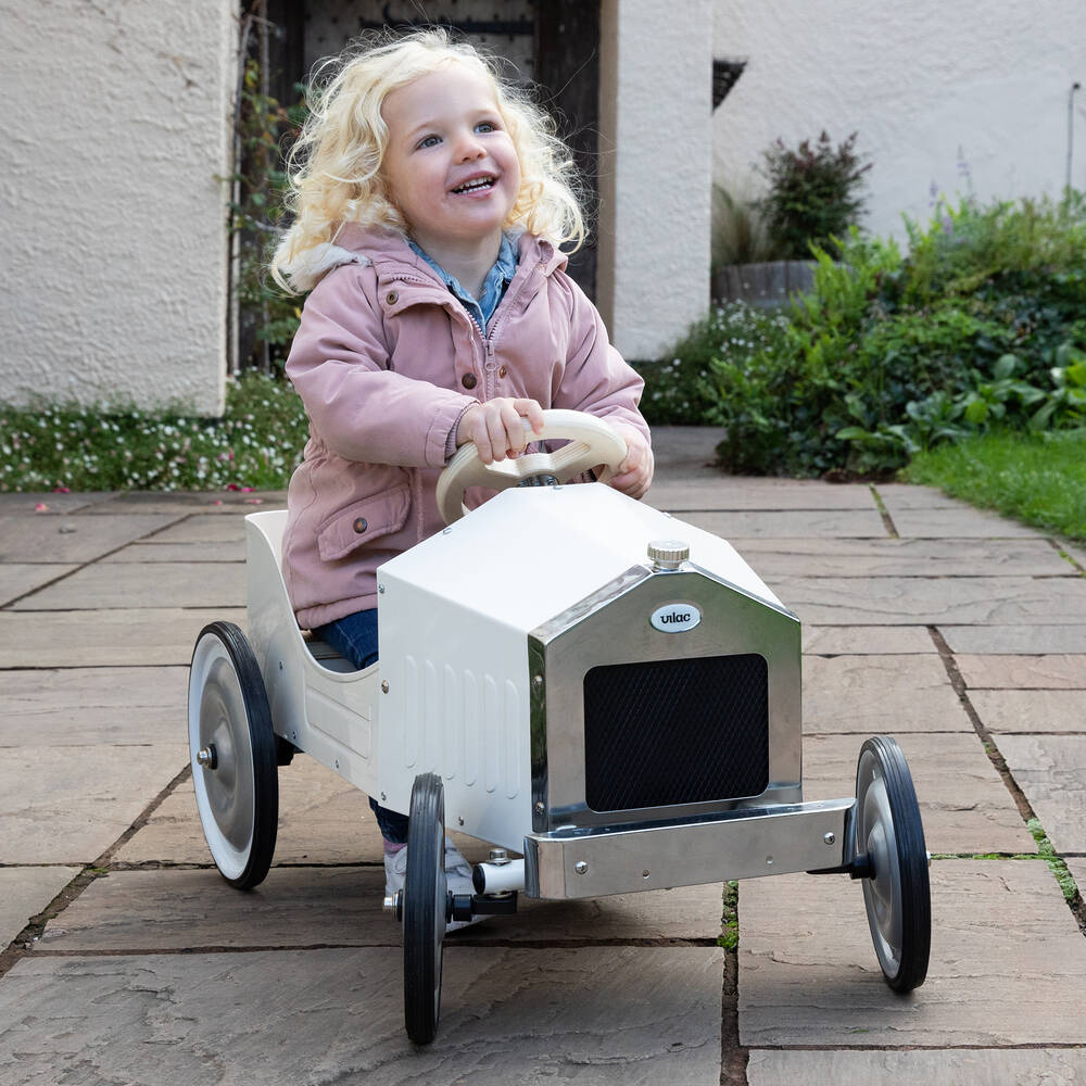 Vilac-سيارة كلاسيكية بدواسات لون عاجي (81 سم) | Childrensalon