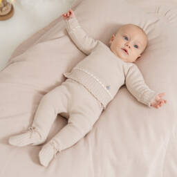 Artesanía Granlei-Beige Knitted Shawl with Logo Charm | Childrensalon