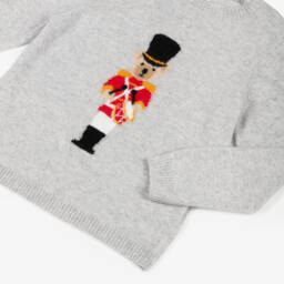 Beatrice & George-Свитер серый из шерсти и кашемира с королевским мишкой-барабанщиком длямальчиков | Childrensalon