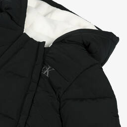 Calvin Klein-أفرول ثلج بمونوغرام لون أسود للمواليد | Childrensalon