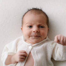 G.H.Hurt & Son-White Pure Cashmere Knitted Baby Cardigan | Childrensalon