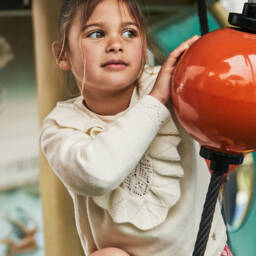 Mayoral-Свитер кремовый с ромбами и оборками для девочек | Childrensalon