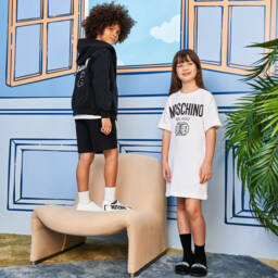 Moschino-شبشب سلايدر بشعار موسكينو لون أسود وأبيض | Childrensalon