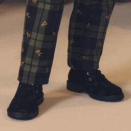 Naturino- بوت بطول الكاحل جلد شامواه لون أسود للأولاد | Childrensalon