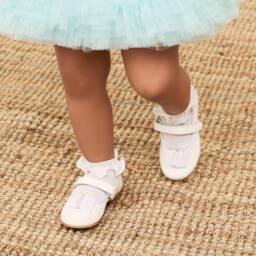 Story Loris-White Ruffle Baby Socks | Childrensalon