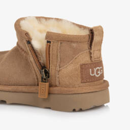 UGG-بوت كلاسيك ألترا ميني جلد شامواه لون بني | Childrensalon