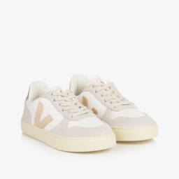 VEJA-حذاء رياضي V-10 جلد لون أبيض وذهبي للبنات | Childrensalon